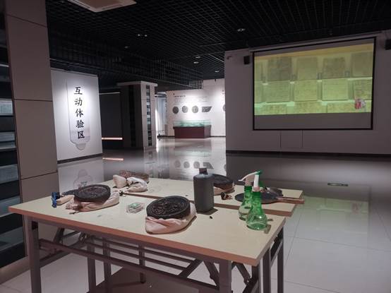 说明: E:\01 新闻报道\2021\瓦当展\微信图片_20211029145851.jpg