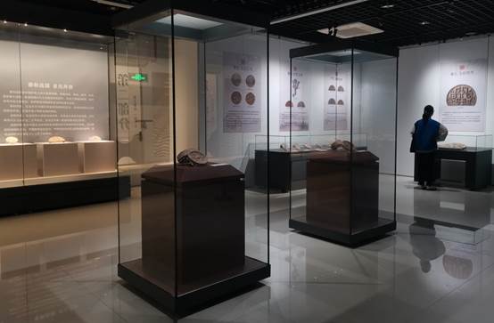 说明: E:\01 新闻报道\2021\瓦当展\微信图片_20211029145834.jpg